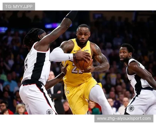 詹姆斯状态引发热议——巨星风采照耀篮球新时代