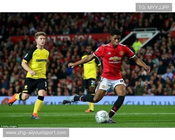 拉什福德反击单挑后卫后轻松推射